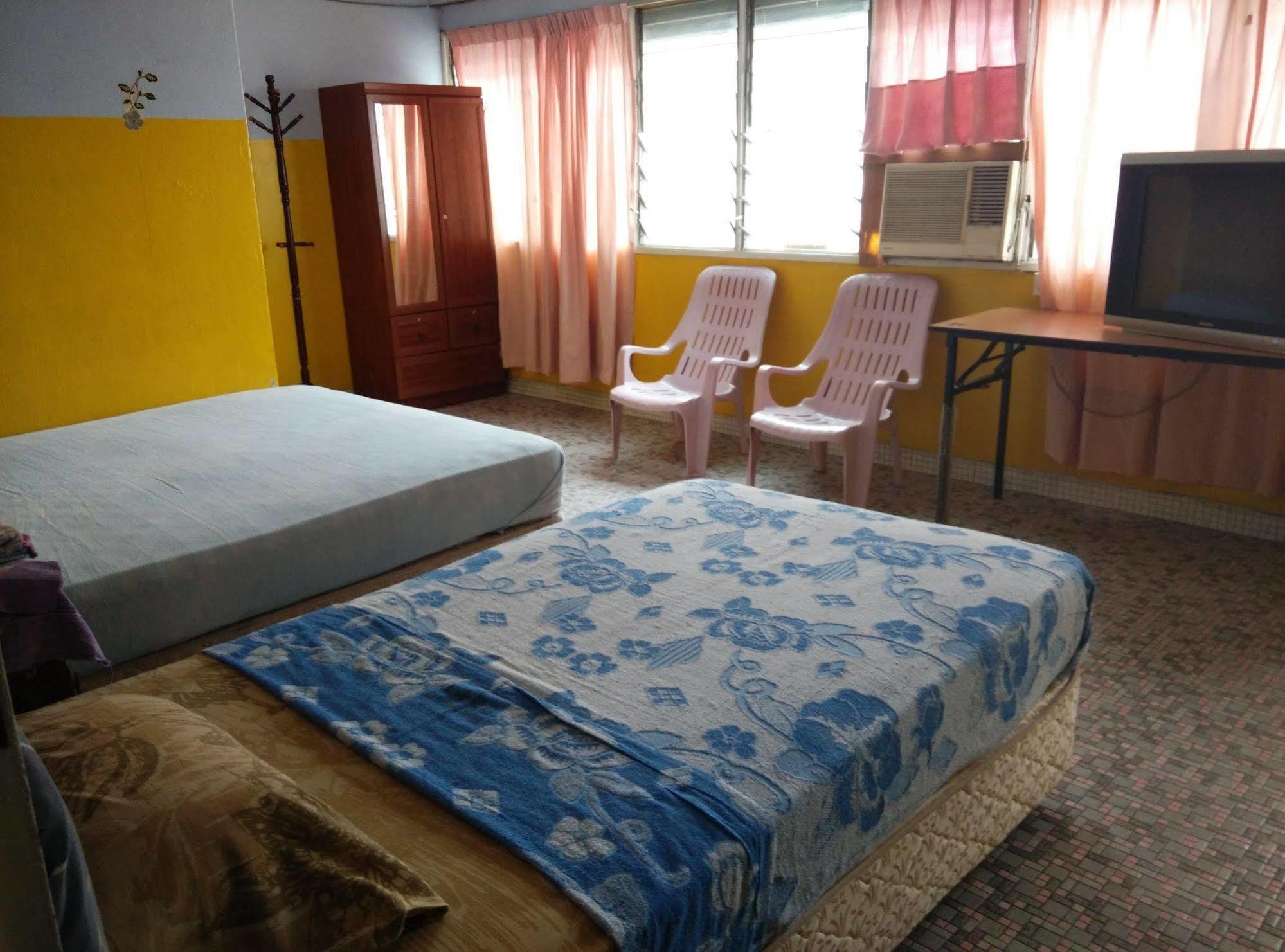 Shanghai Hotel 2*